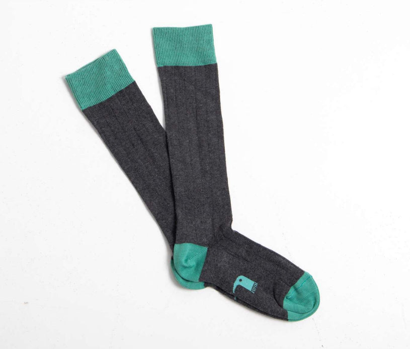 Ribbed Dark Grey Calcetín canalé gris y verde agua